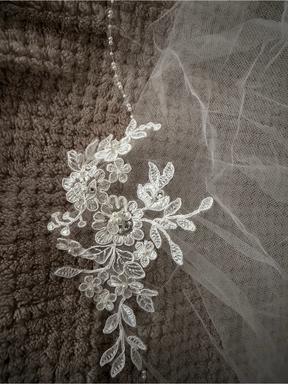 David’s Bridal V539 Pearl Edge Lace Appliqué Wedding Veil Mid Ivory NWT - Picture 6 of 7